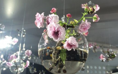 空中に浮かんだ「桜の雨」　「3.1 フィリップ リム」10周年カクテルパーティ