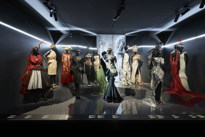 「Dior（ディオール）」、デビュー70周年を記念した展覧会開催