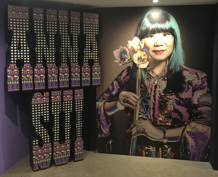 「ANNA SUI（アナ スイ）」の回顧展「The World of Anna Sui」展で感慨にふける