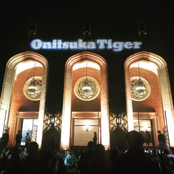 「Onitsuka Tiger（オニツカタイガー）」の2019年春夏コレクション、早稲田大学大隈記念講堂で発表