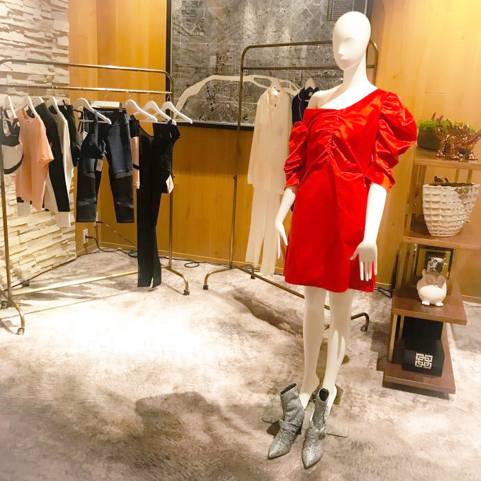 THE OUTNET、イベント「HOLIDAY SHOP」を開催