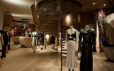 「Alexander McQueen（アレキサンダー・マックイーン）」、サラ・バートンが監修した新コンセプトの旗艦店がロンドンにオープン