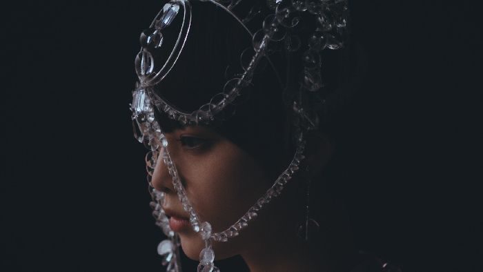 「ANREALAGE（アンリアレイジ）」、コンセプトムービーを公開　2019年春夏新作コレクションのイメージを表現　欅坂46の平手友梨奈さんが出演