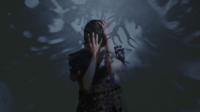「ANREALAGE（アンリアレイジ）」、コンセプトムービーを公開　2019年春夏新作コレクションのイメージを表現　欅坂46の平手友梨奈さんが出演