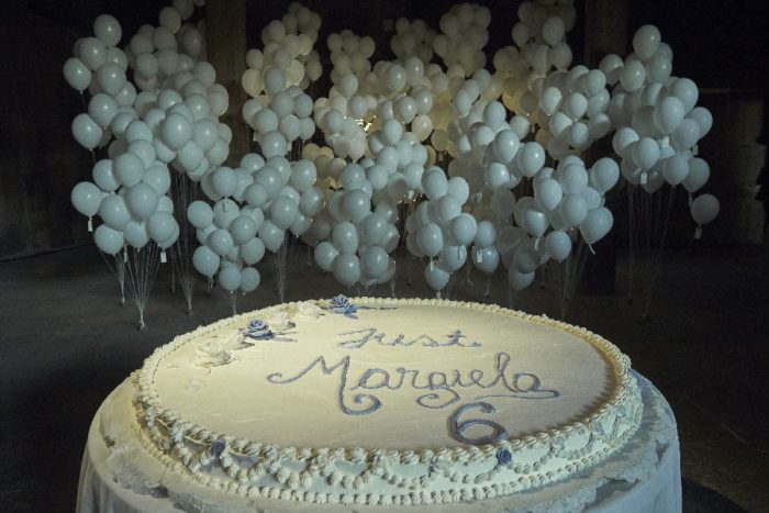 「MM6 Maison Margiela（エムエム6 メゾン マルジェラ）、2020年春夏コレクションを発表　レノン＆ヨーコの結婚がモチーフ