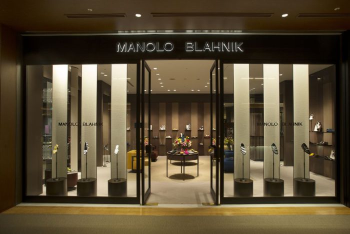 「Manolo Blahnik（マノロ ブラニク）」、東京ミッドタウンに直営店をオープン