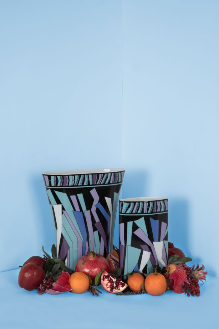 「EMILIO PUCCI（エミリオ・プッチ）」、色やモチーフの豊かな“おうちウエア”や花瓶、プレートを発売