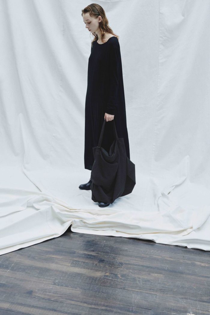 衣服としてまとうバッグ　「discord Yohji Yamamoto」2020-21年秋冬コレクションが登場