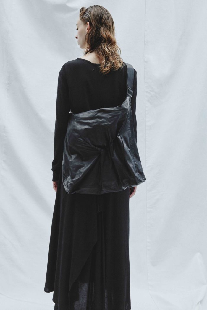 衣服としてまとうバッグ　「discord Yohji Yamamoto」2020-21年秋冬コレクションが登場