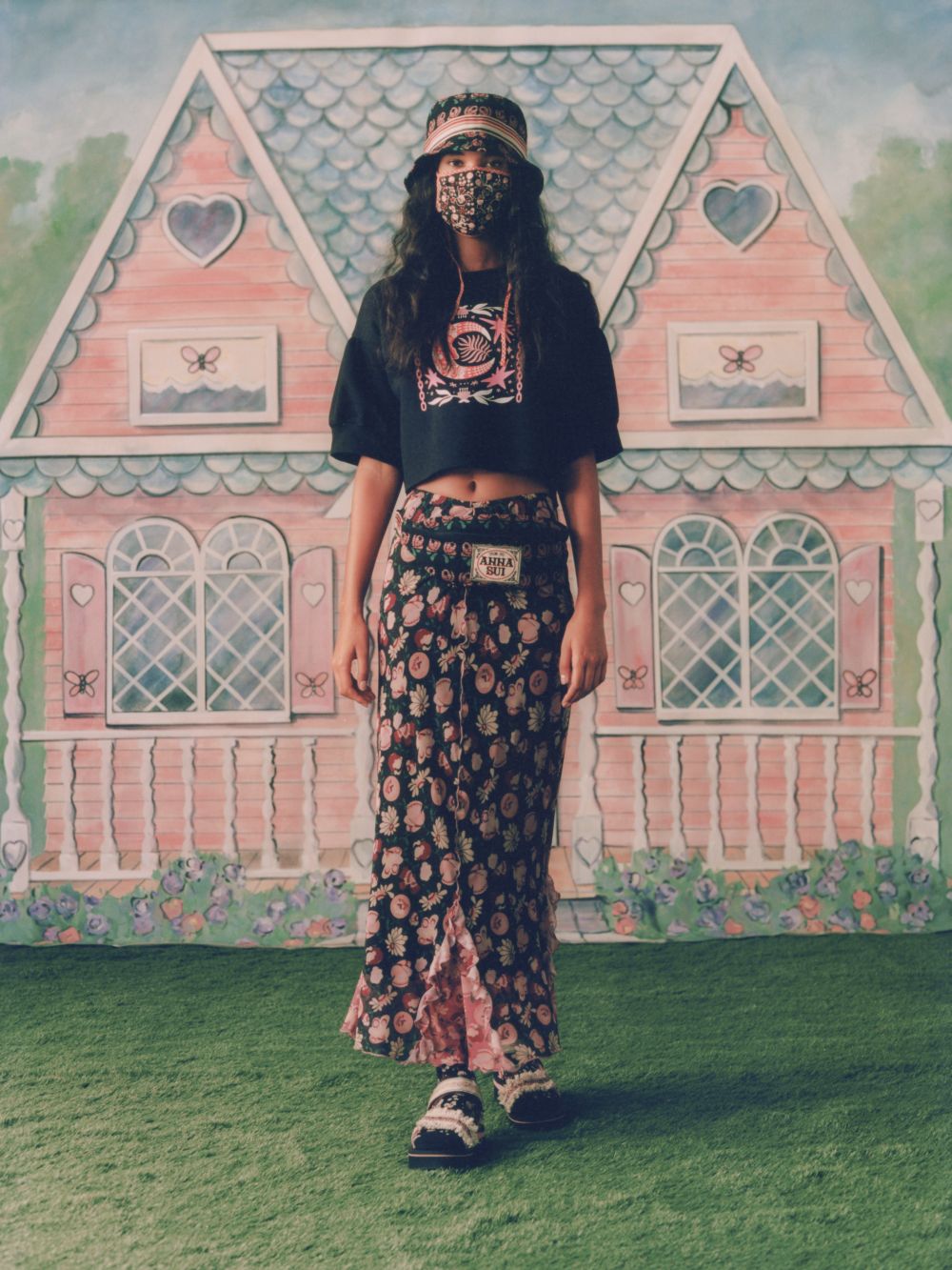 ANNA SUI（アナ スイ）」、2021年春夏コレクションを発表 ノスタルジックでハートフルな装い | fashion bible 宮田 理江