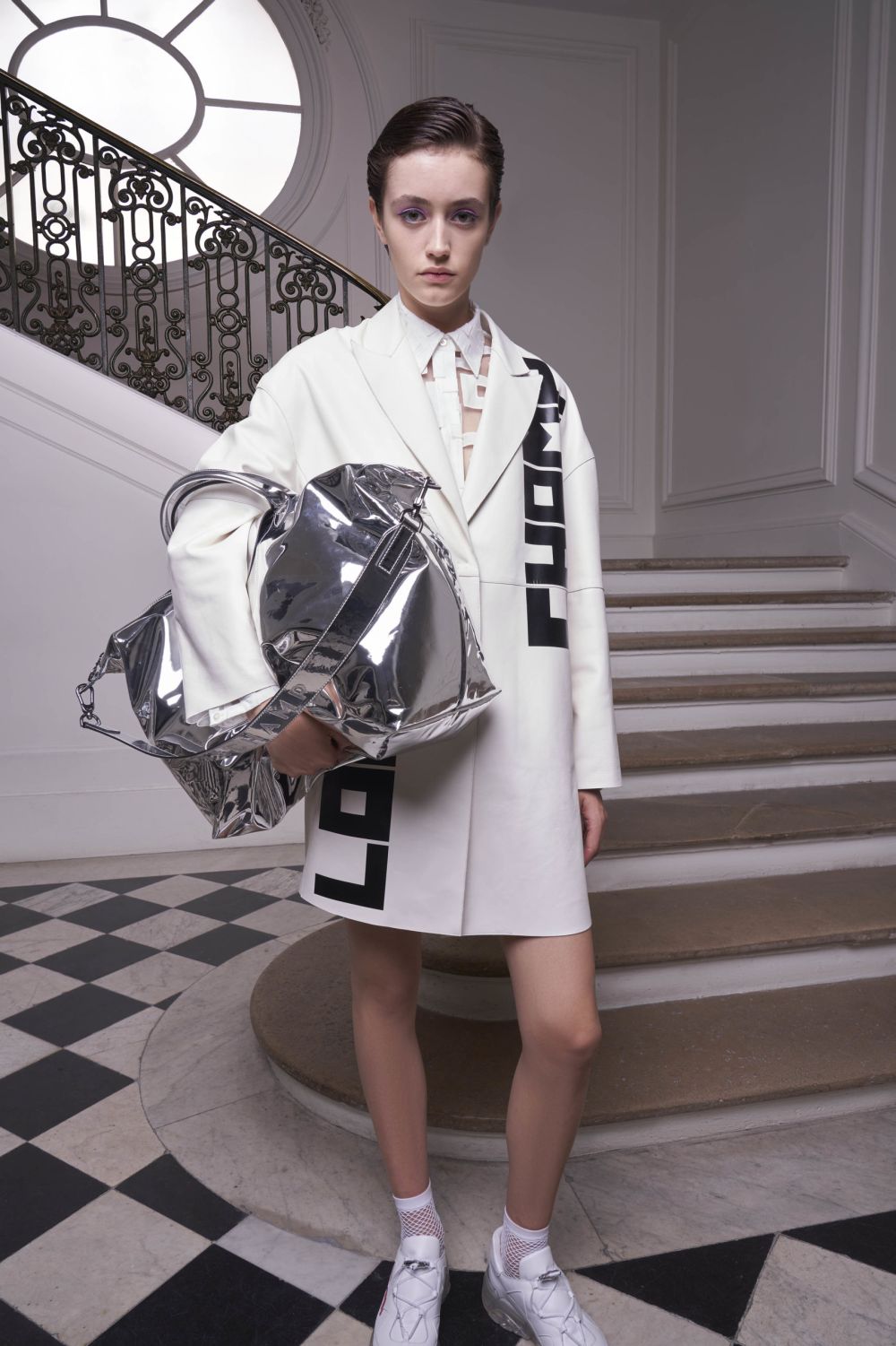 Longchamp ロンシャン 21年春夏コレクションを発表 ゆるさ をまとった現代パリジェンヌ像 Fashion Bible 宮田 理江
