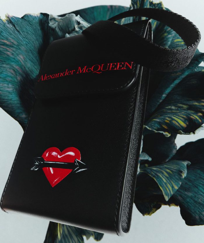 「Alexander McQueen（アレキサンダー・マックイーン）」、バレンタインのカプセルコレクションを発売