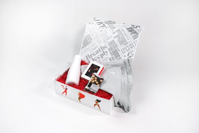 ウェアやスカーフ、チョコを詰め合わせたヘルシーギフト　「lululemon（ルルレモン）」、バレンタインボックスを発売