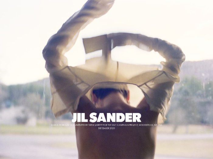 テーマは「触れ合い」　「JIL SANDER（ジル サンダー）」、2021年春夏シーズンのキャンペーンイメージを発表