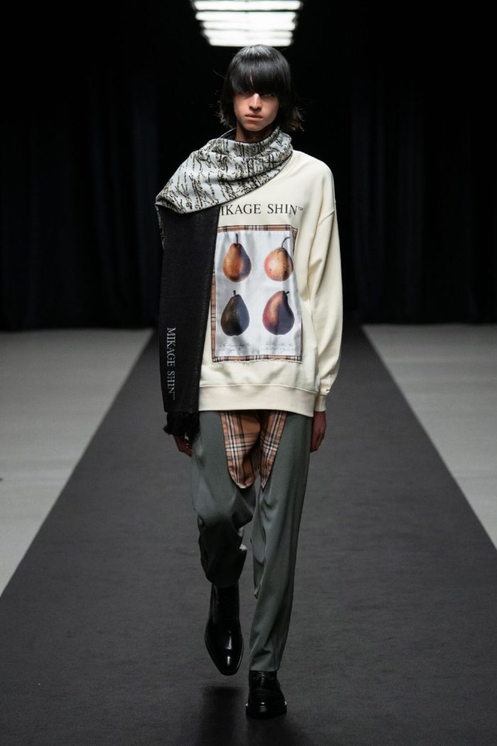 「MIKAGE SHIN（ミカゲシン）」、2021-22年秋冬コレクションを発表 知性と強さ引き出す創造 | fashion bible 宮田 理江