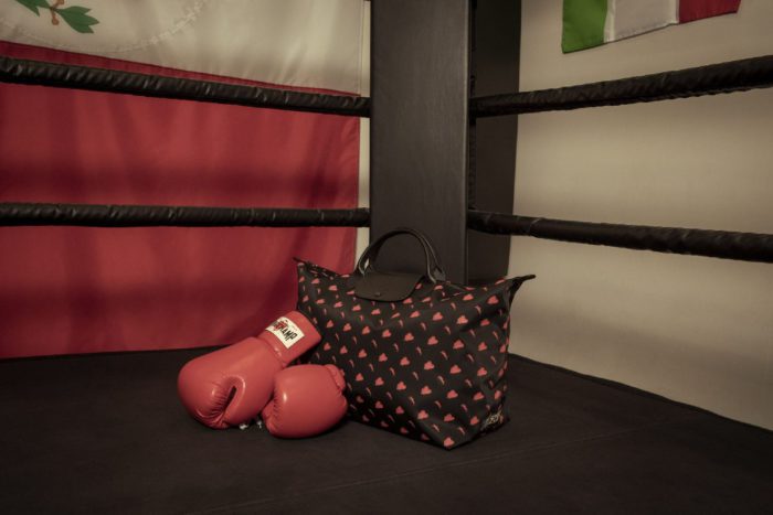 「LONGCHAMP（ロンシャン）」、ボクシングのチャンピオンを着想源に「Emotionally Unavailable」とコラボ