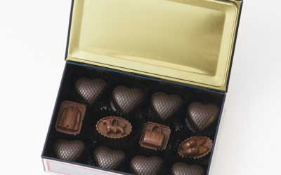 「THOM BROWNE（トム ブラウン）」、「トム ブラウン チョコレート」に４種の新デザインを発売
