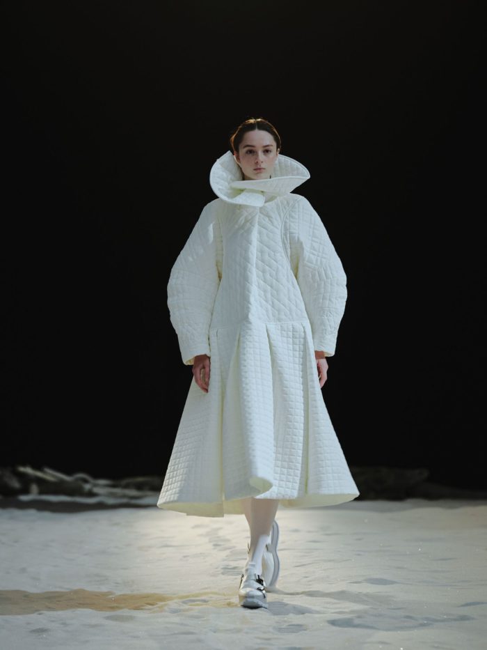 「ANREALAGE（アンリアレイジ）」、2022-23年秋冬コレクションを発表　未来のファッション表現を探求