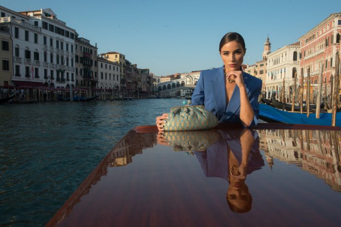イタリア・ヴェネツィアの風景に溶け込む「パスティチーノ」バッグ ヴェネツィアモデルとオリヴィア・クルポ（Olivia Culpo）