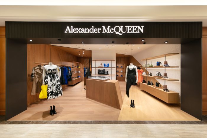 「Alexander McQueen（アレキサンダー・マックイーン）」、阪急うめだ本店にウィメンズストアをオープン