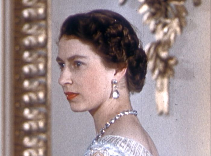 映画『エリザベス　女王陛下の微笑み』から学ぶ、「ブレないおしゃれ」「エイジレスに生きるコツ」