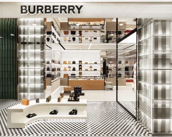 バーバリーチェックを再解釈　「BURBERRY（バーバリー）」、阪急うめだ本店のウィメンズストアをリフレッシュオープン