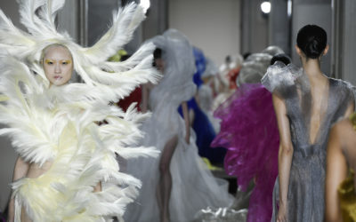 「LEVER COUTURE（レバークチュール）」、2023年春夏コレクションを発表　ウクライナ発のドラマティックドレス