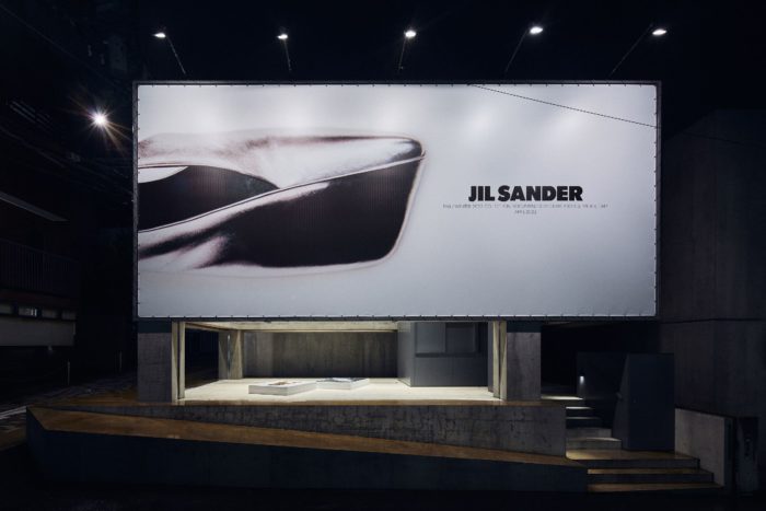 「JIL SANDER（ジルサンダー）」、ビルボードインスタレーションを開催