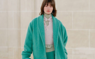 「AURALEE（オーラリー）」、2023-24年秋冬コレクションを発表　エレガントなぬくもり服を提案