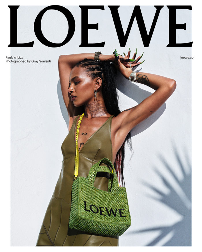 「LOEWE（ロエベ）」、「パウラズイビザ」コレクションを発売 「フォントトート」と「ペタルバスケット」が仲間入り | fashion