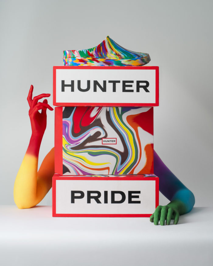 「HUNTER（ハンター）」、LGBTQIA+プライドを祝うブルームアルゲーフォームプライドクロッグを発売　利益の100％を寄付