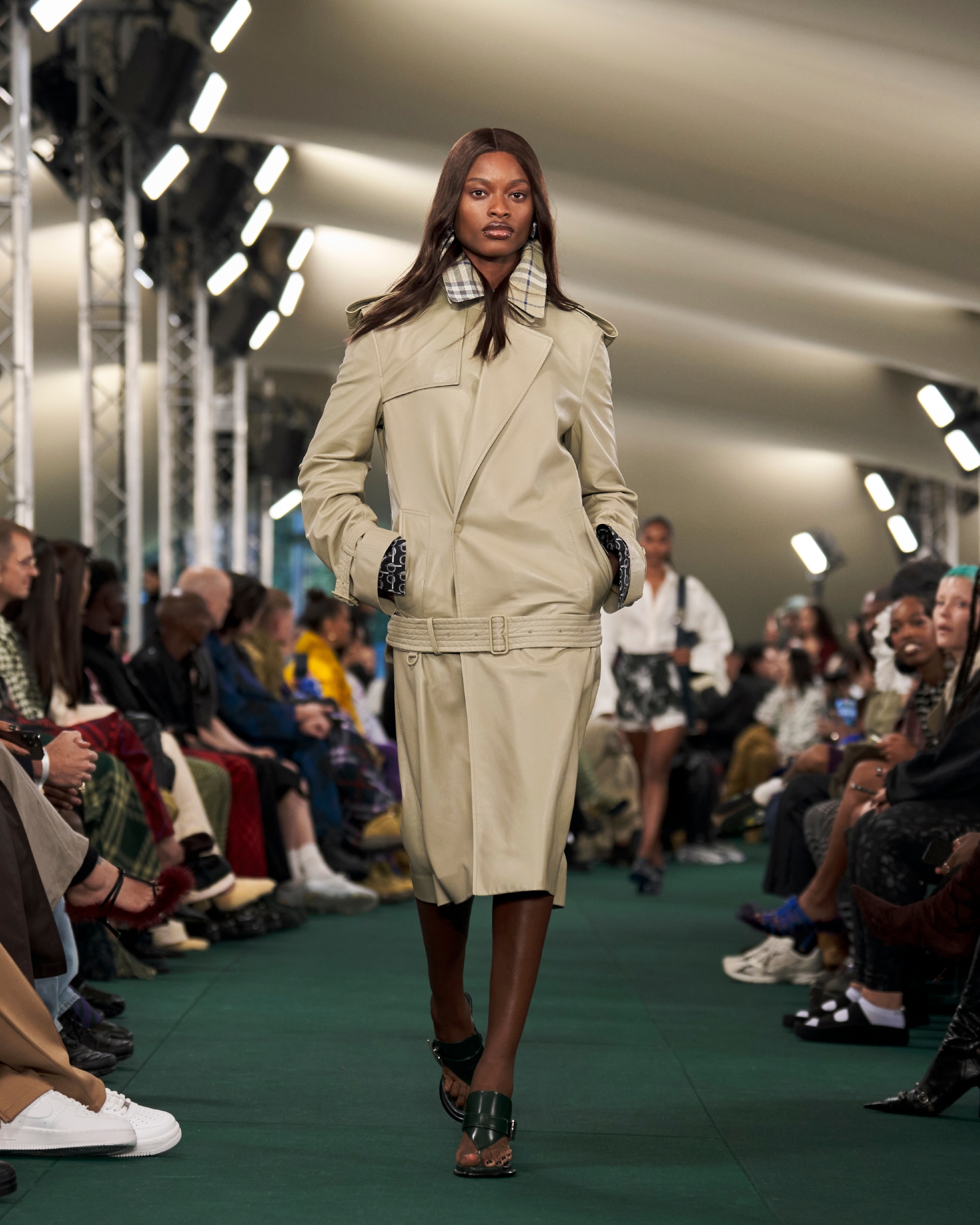 BURBERRY（バーバリー）」、2024年サマーコレクションを発表