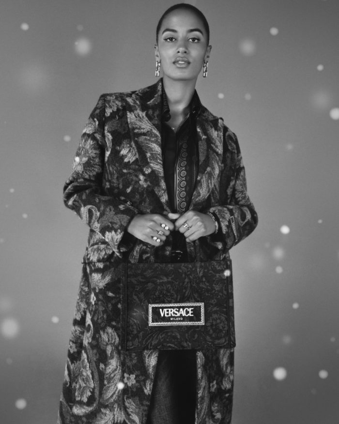 「VERSACE（ヴェルサーチェ）」、K-POPのヒョンジンがキャンペーンに出演　ホリデーコレクションを発売　
