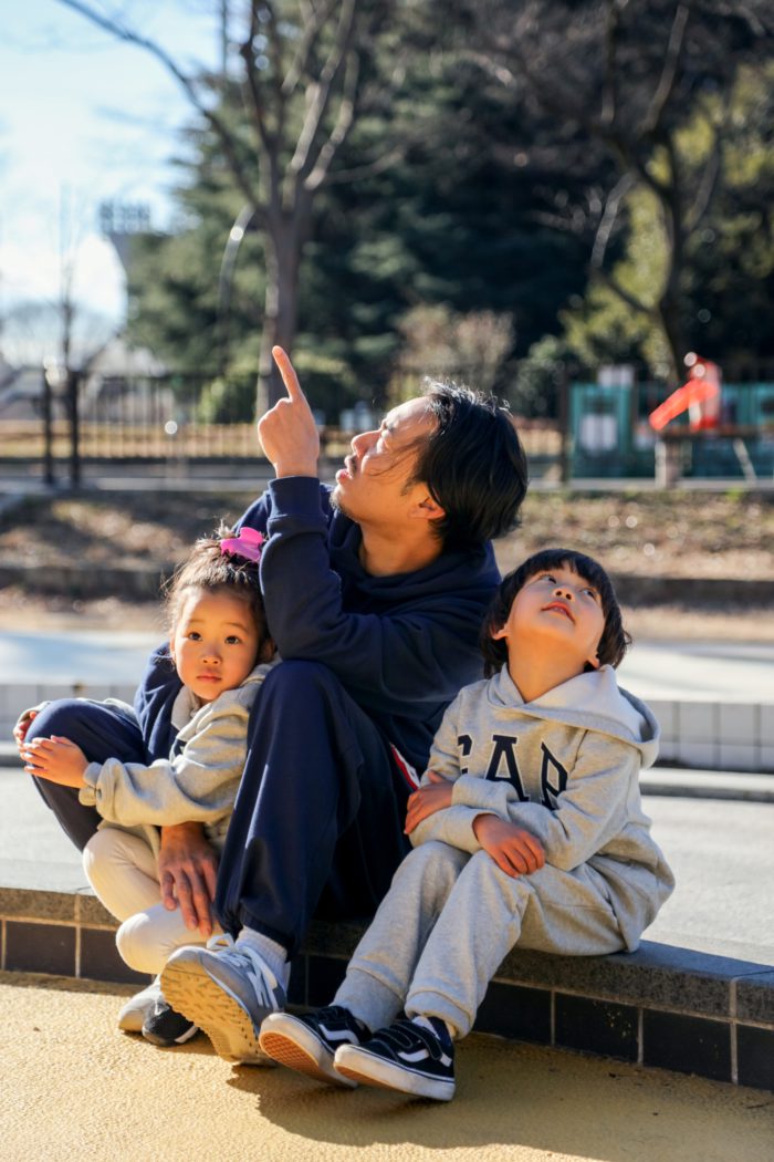 「Gap（ギャップ）」、リンクコーデの春ルックを提案　土屋アンナさんと息子の澄海さんが共演、yuzunaさん、環ROYさんの親子コーデも