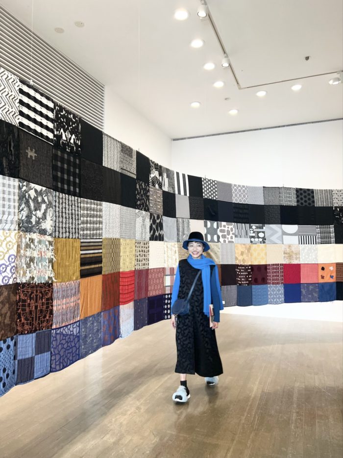 布の表現力に全身で浸れる　「須藤玲子：NUNOの布づくり」、水戸芸術館で開催
