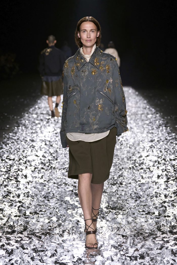 「Dries Van Noten（ドリス・ヴァン・ノッテン）」、2025年春夏メンズコレクションを発表　