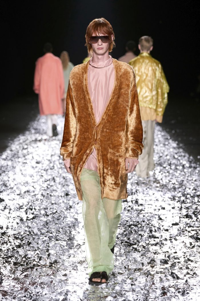 「Dries Van Noten（ドリス・ヴァン・ノッテン）」、2025年春夏メンズコレクションを発表　