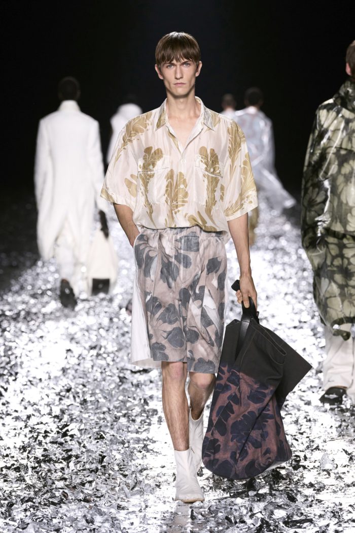 「Dries Van Noten（ドリス・ヴァン・ノッテン）」、2025年春夏メンズコレクションを発表