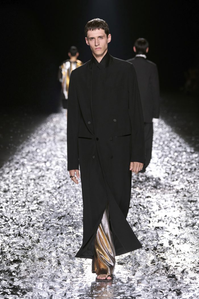 「Dries Van Noten（ドリス・ヴァン・ノッテン）」、2025年春夏メンズコレクションを発表