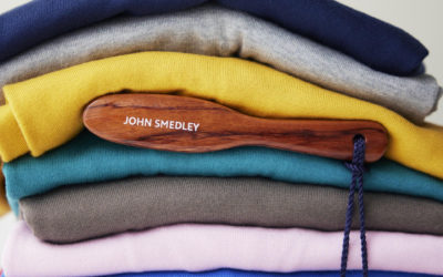 「JOHN SMEDLEY（ジョン スメドレー）」、初のニット＆ウェア用ブラシを発売　極細毛でデリケートニットにも対応　G.B.KENTに別注