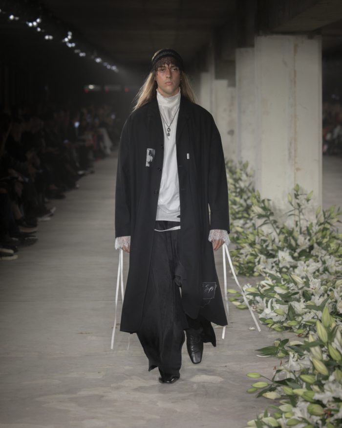 「ANN DEMEULEMEESTER（アン・ドゥムルメステール）」、2025年春夏コレクションを発表