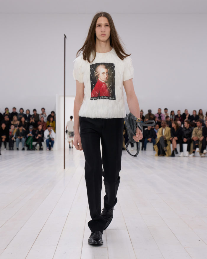 「LOEWE（ロエベ）」、2025年春夏コレクションを発表
