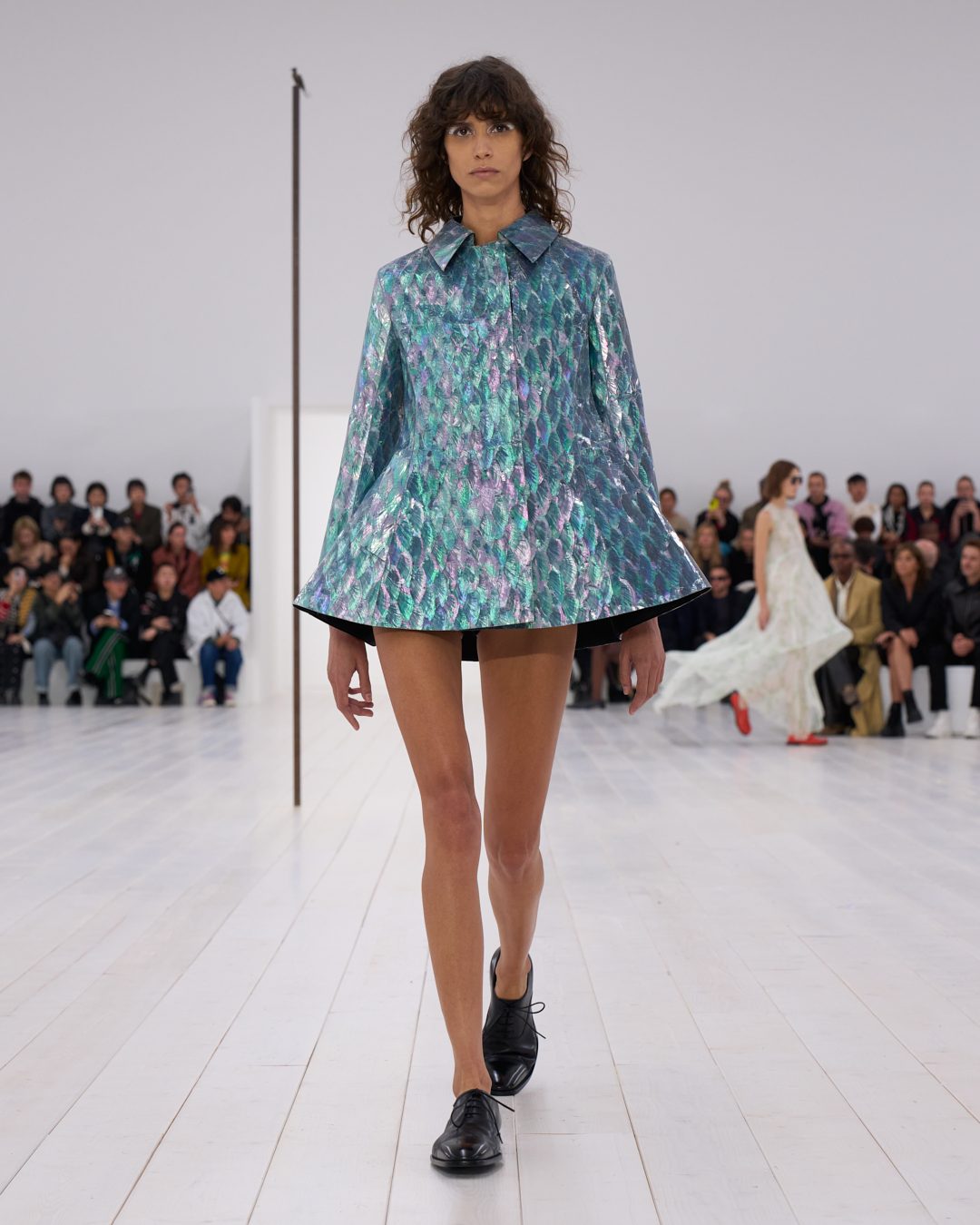 LOEWE（ロエベ）」、2025年春夏ウィメンズコレクションを発表 削ぎ