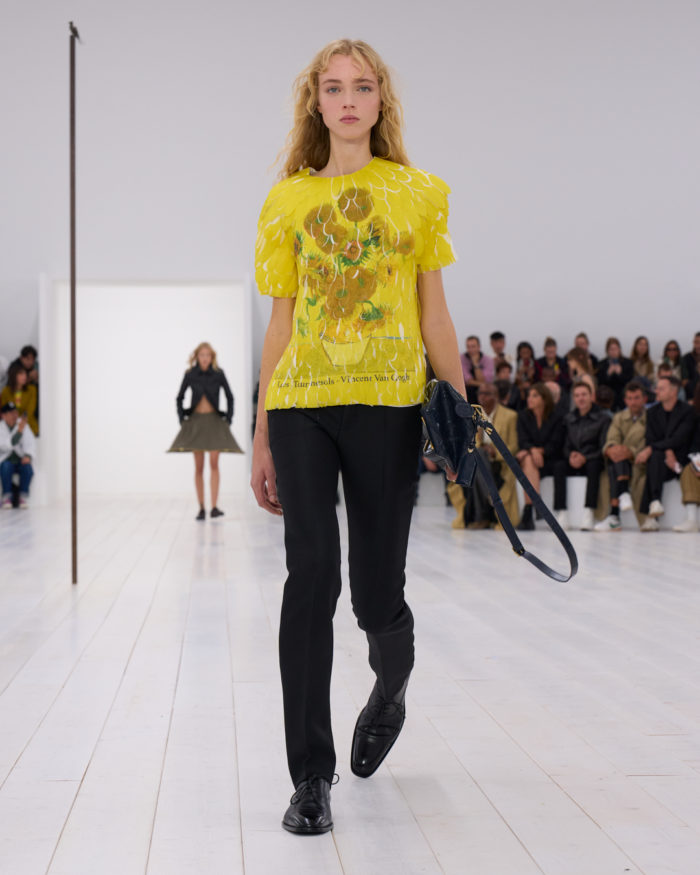 「LOEWE（ロエベ）」、2025年春夏コレクションを発表