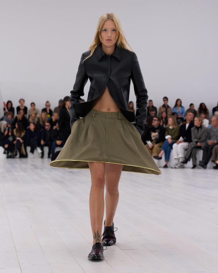 「LOEWE（ロエベ）」、2025年春夏コレクションを発表