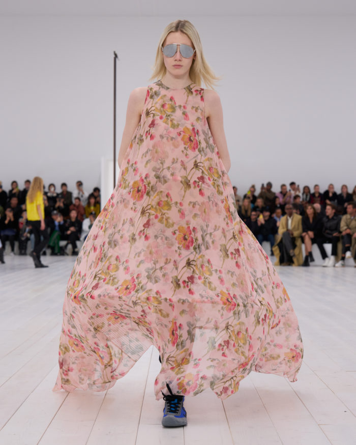 「LOEWE（ロエベ）」、2025年春夏コレクションを発表