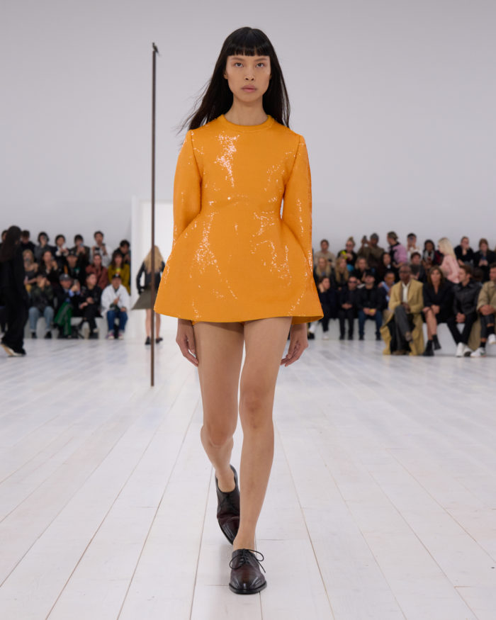 「LOEWE（ロエベ）」、2025年春夏コレクションを発表