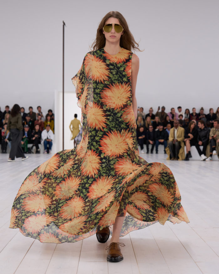 「LOEWE（ロエベ）」、2025年春夏コレクションを発表