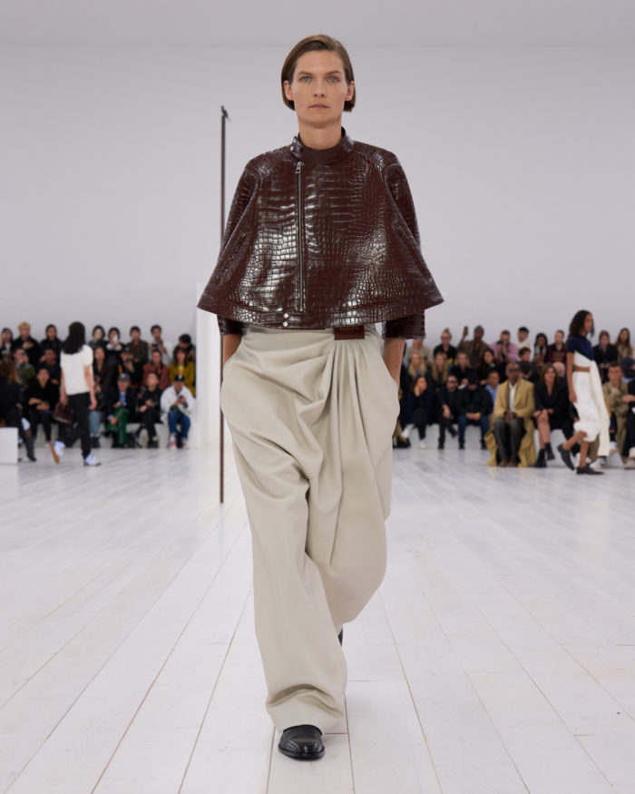 「LOEWE（ロエベ）」、2025年春夏コレクションを発表