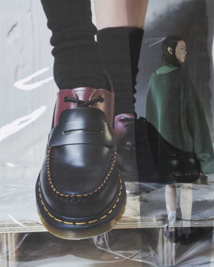 「MM6 MAISON MARGIELA（エムエム6 メゾン マルジェラ）」、「Dr. MARTENS（ドクターマーチン）」とのコラボシューズを発売